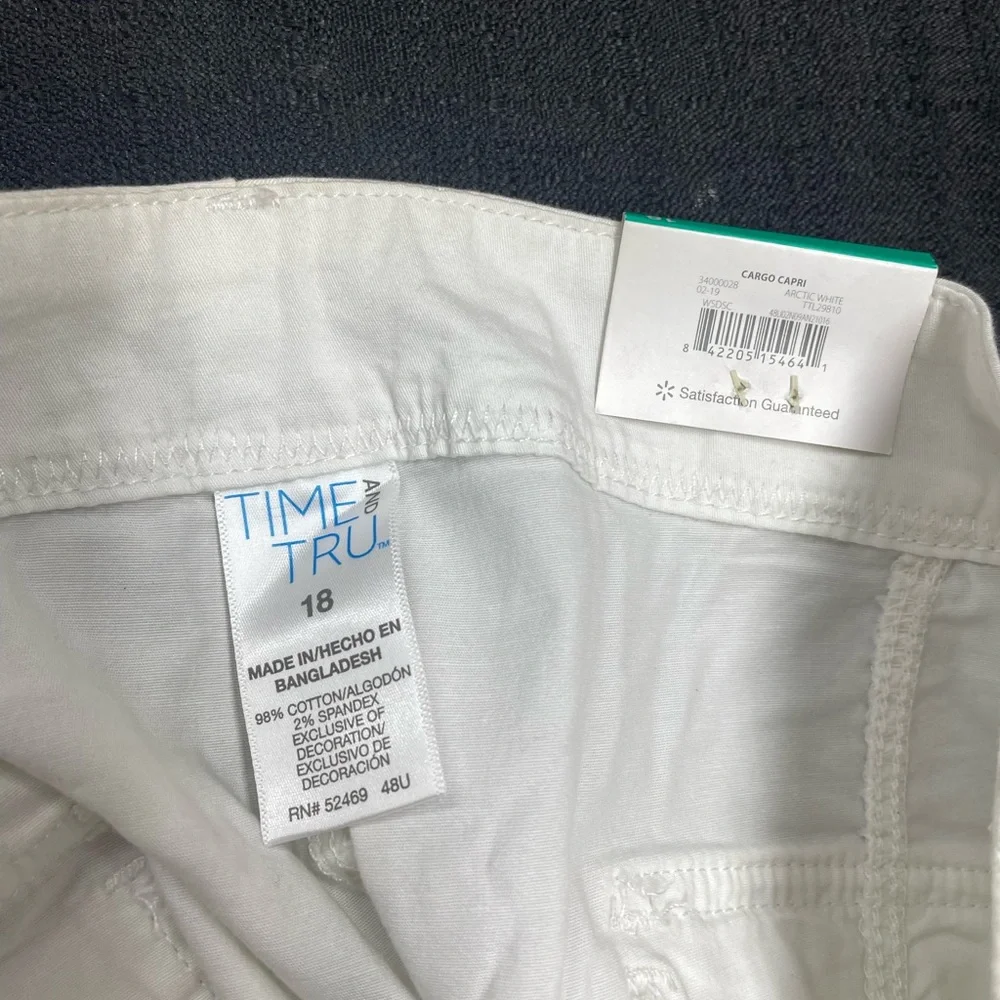 Time and Tru White Cargo Capri Pants - Picture 2 of 14